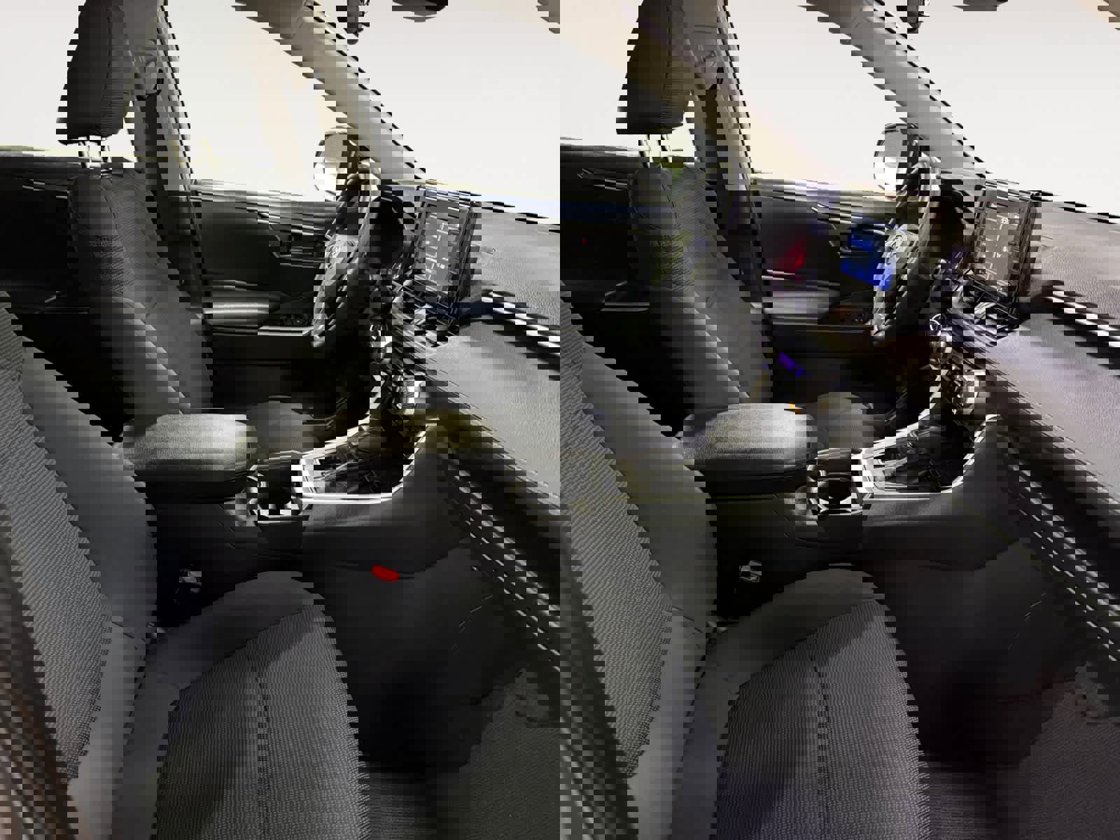 Used 2021 Toyota RAV4 LE image 19