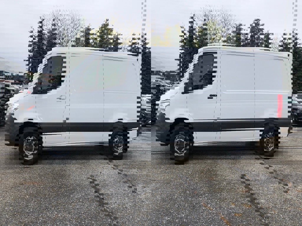 Used 2019 Freightliner Sprinter 2500 w/ Driver Convenience Package image 7