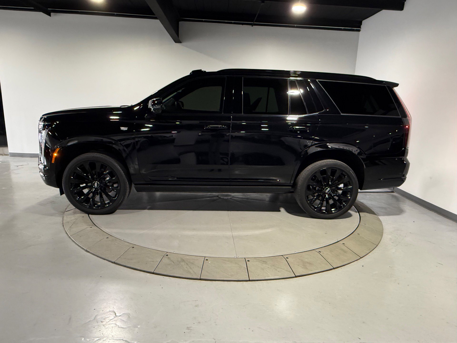 Used 2025 Cadillac Escalade Sport Platinum w/ LPO, ONYX Package image 10