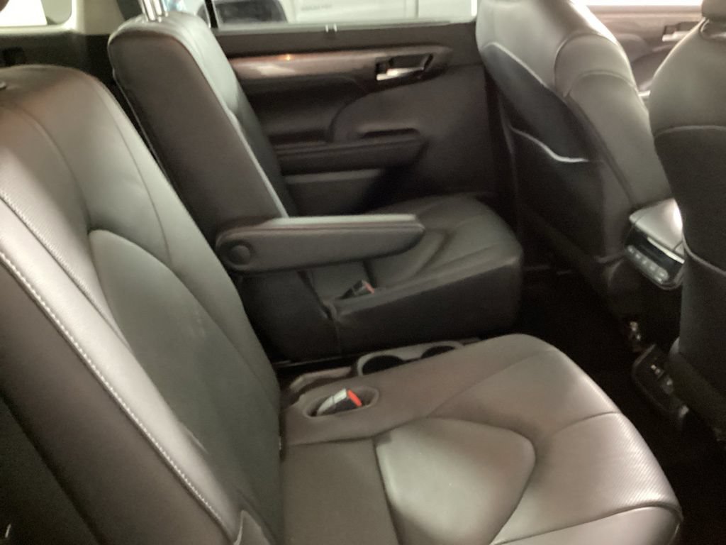 Used 2020 Toyota Highlander Limited AWD/4WD image 20