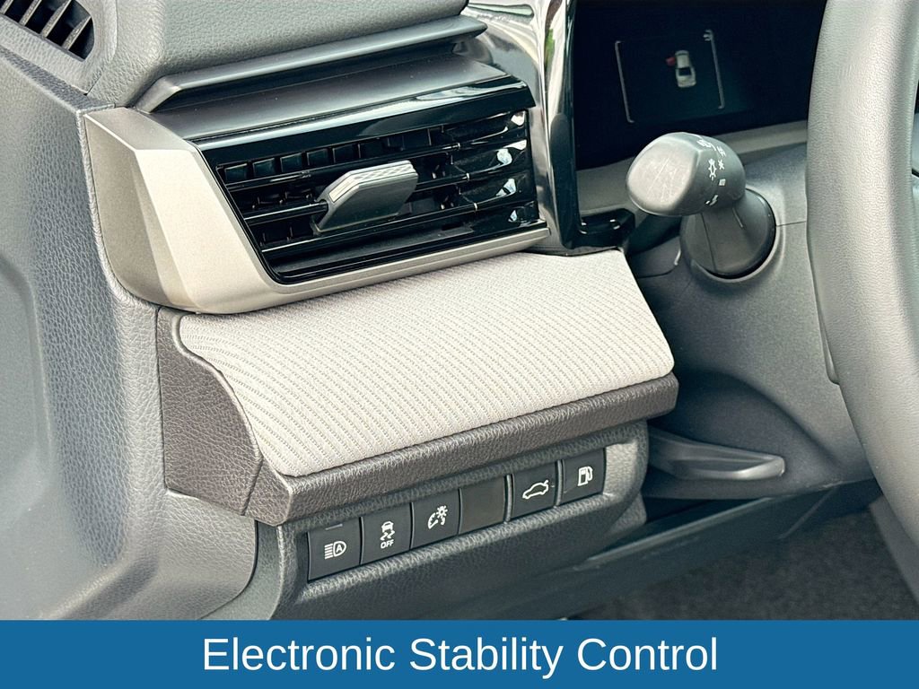 Used 2025 Toyota Camry SE image 11