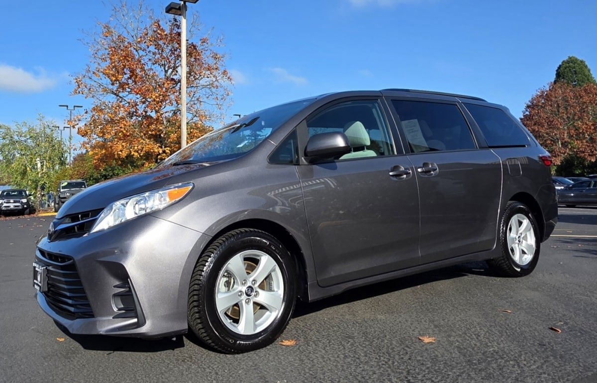 Used 2018 Toyota Sienna LE