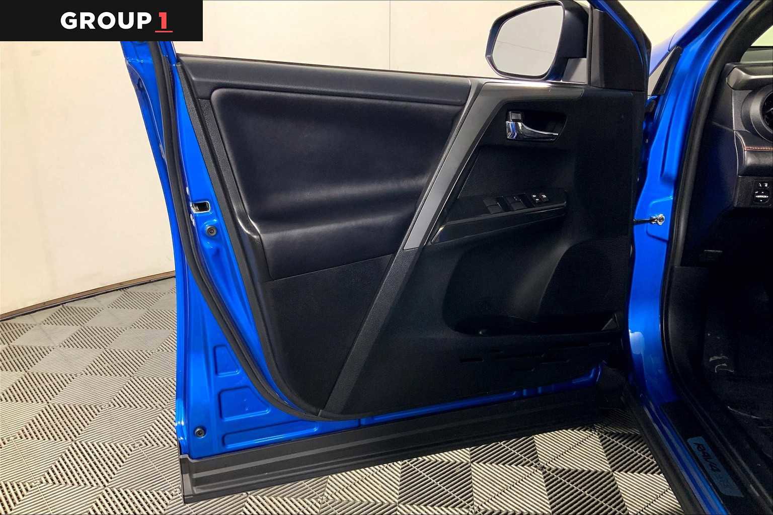 Used 2017 Toyota RAV4 SE image 21