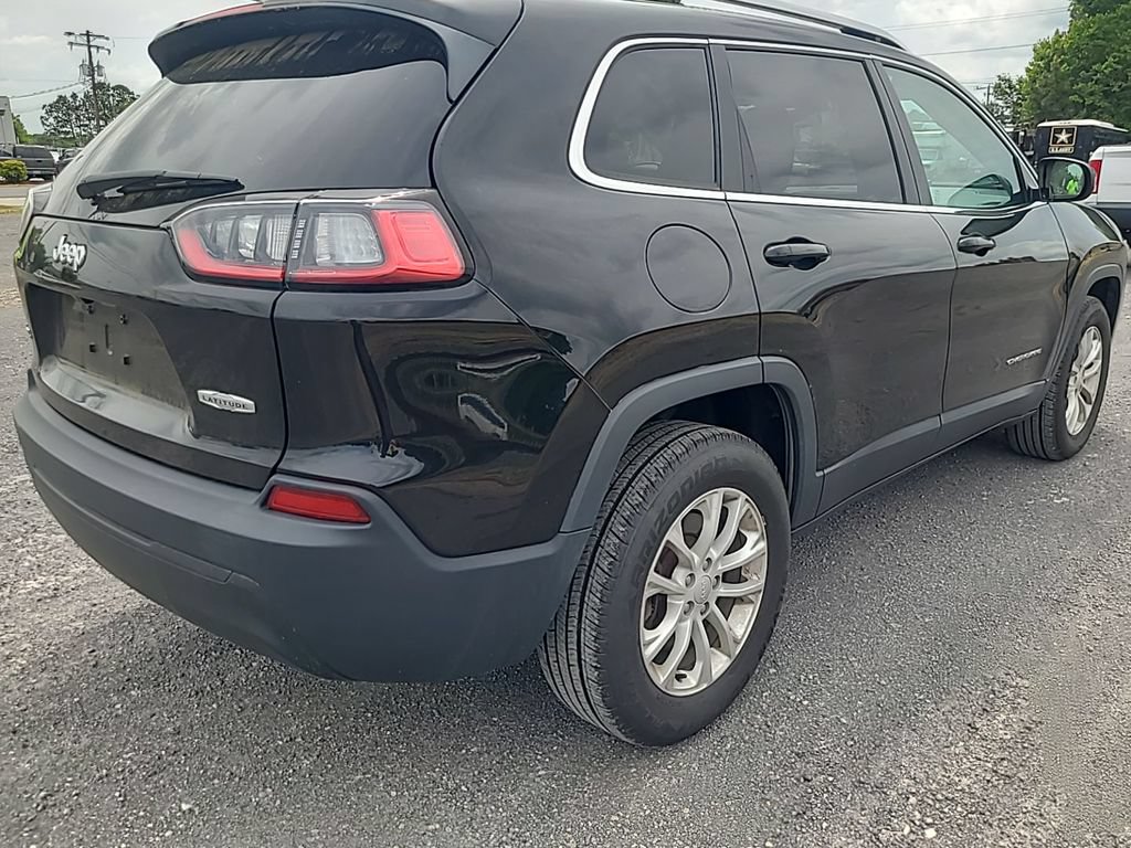 Used 2019 Jeep Cherokee Latitude w/ Popular Appearance Group AWD/4WD image 4