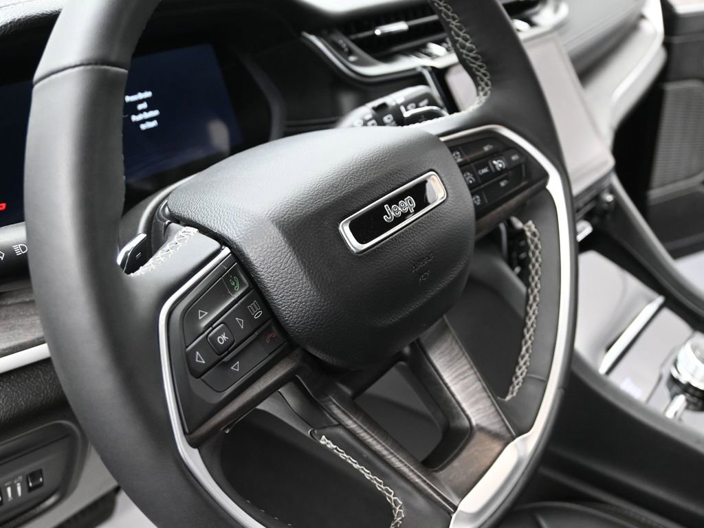 Used 2024 Jeep Grand Cherokee L Limited w/ Luxury Tech Group II image 18