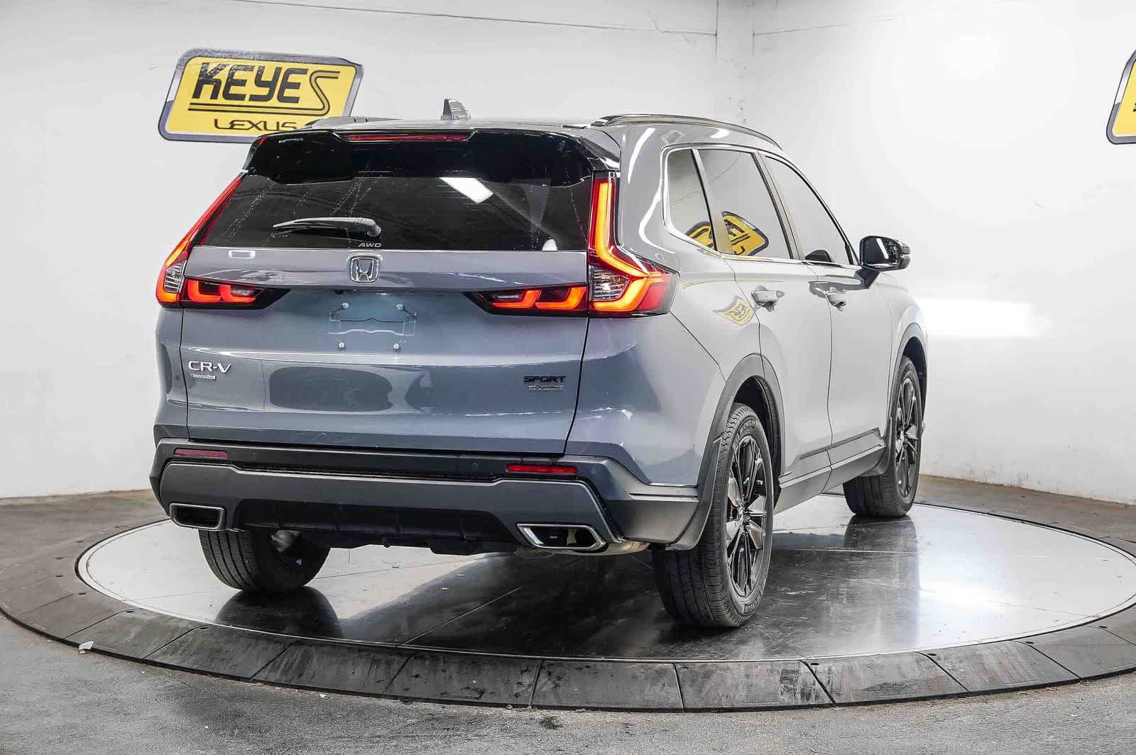 Used 2024 Honda CR-V Sport Touring image 4