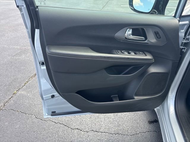 New 2026 Chrysler Pacifica Select image 14