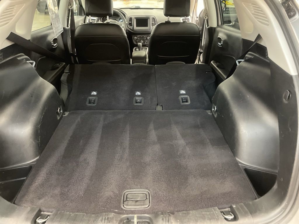 Used 2020 Jeep Compass Latitude AWD/4WD image 25