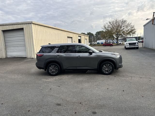 Used 2024 Nissan Pathfinder S image 4