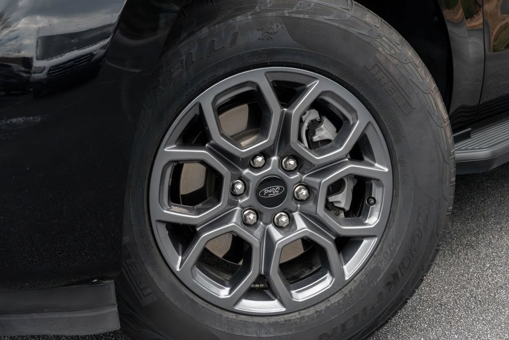 Used 2025 Ford Expedition Active RWD image 2