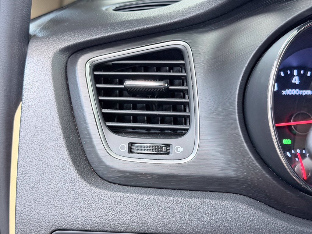 Used 2017 Kia Sedona LX FWD image 38