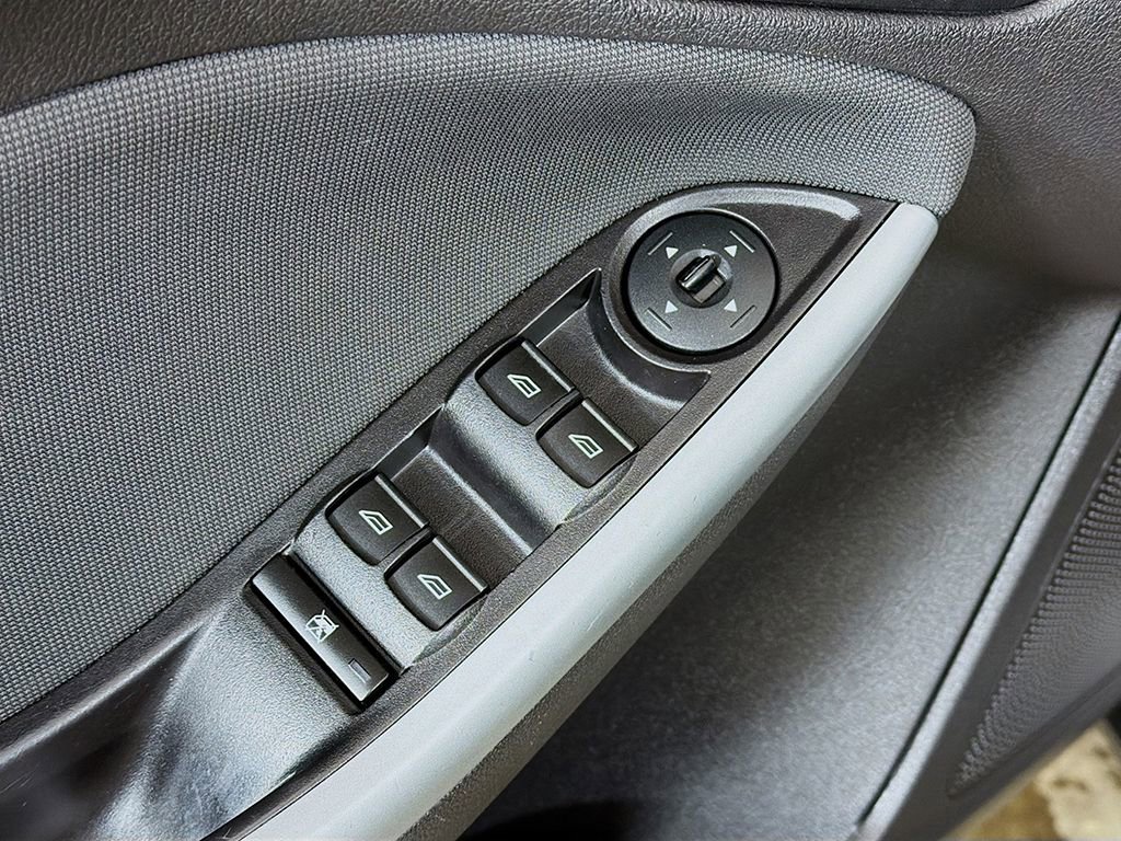 Used 2014 Ford Focus SE w/ Equipment Group 201A image 24