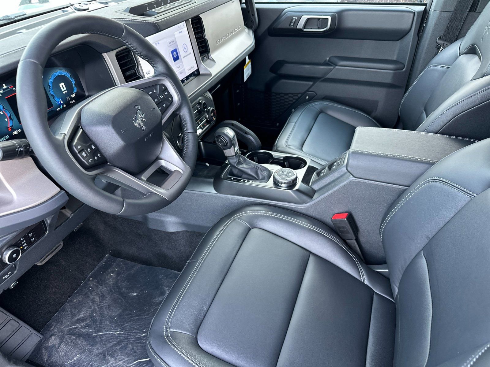 New 2025 Ford Bronco Outer Banks w/ Sasquatch Package AWD/4WD image 10