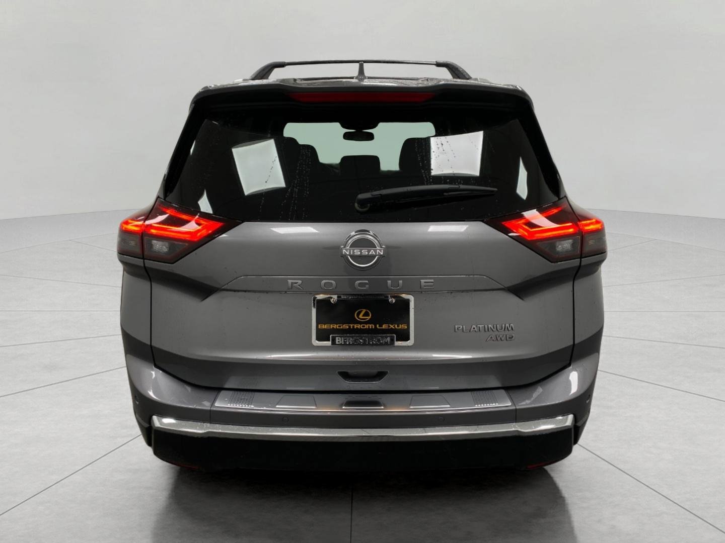 Used 2025 Nissan Rogue Platinum image 6