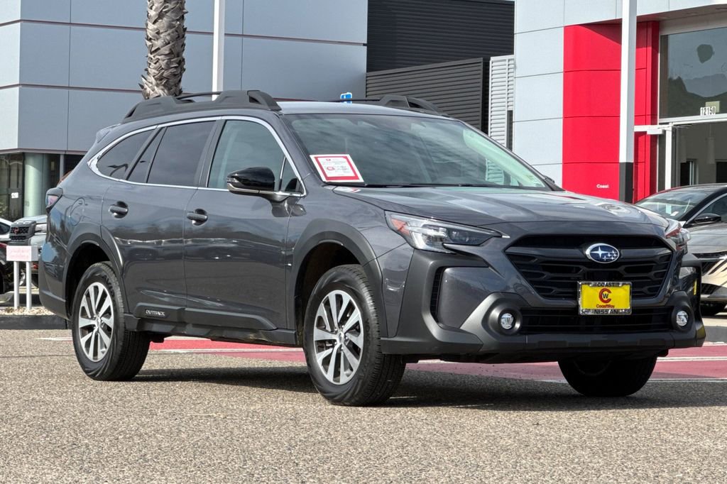 Used 2025 Subaru Outback Premium image 2