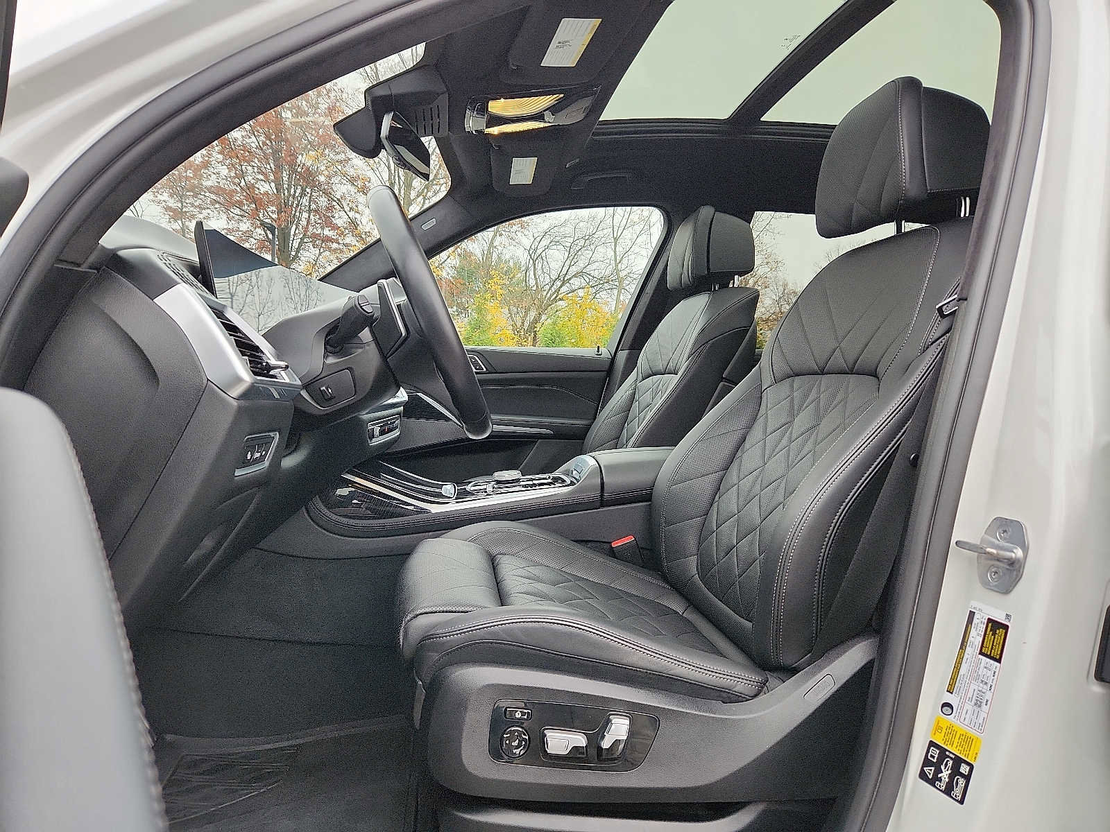 Certified 2024 BMW X7 xDrive40i w/ M Sport Package image 13