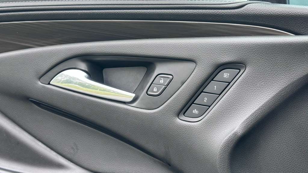 Used 2020 Buick Envision Essence AWD/4WD image 17