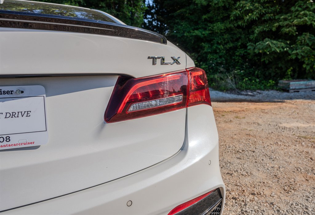 Used 2018 Acura TLX V6 w/ Technology & A-SPEC Pkg FWD image 11