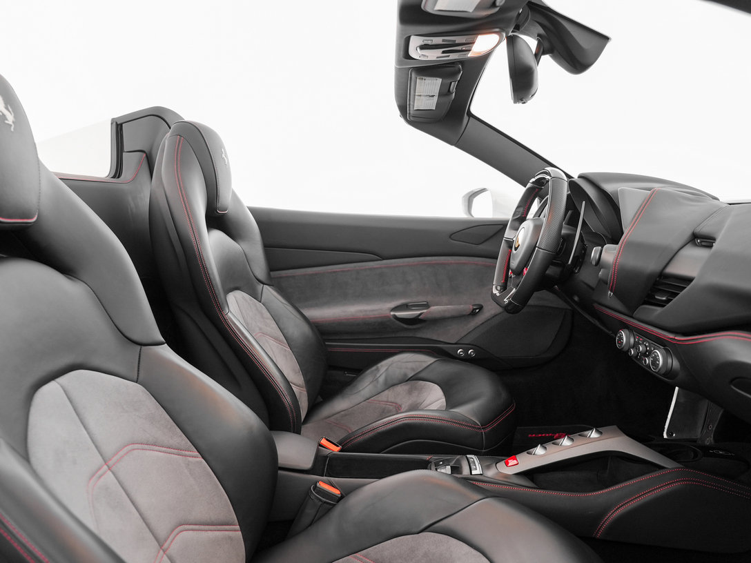 Used 2019 Ferrari 488 Spider RWD image 29
