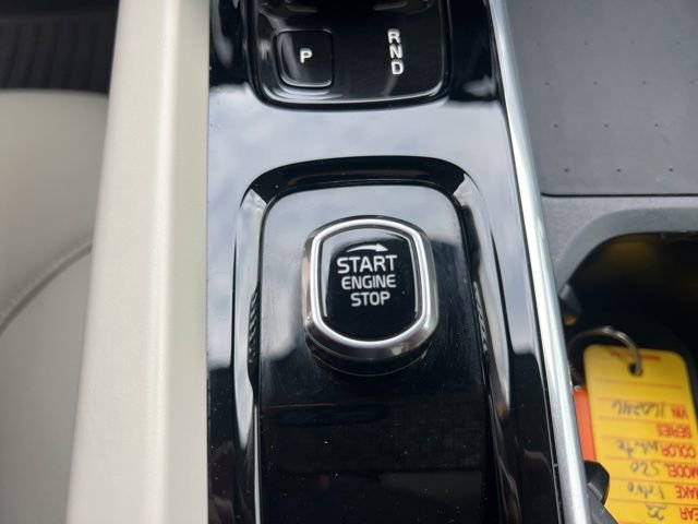 Used 2022 Volvo S60 B5 Momentum w/ Premium Package image 11