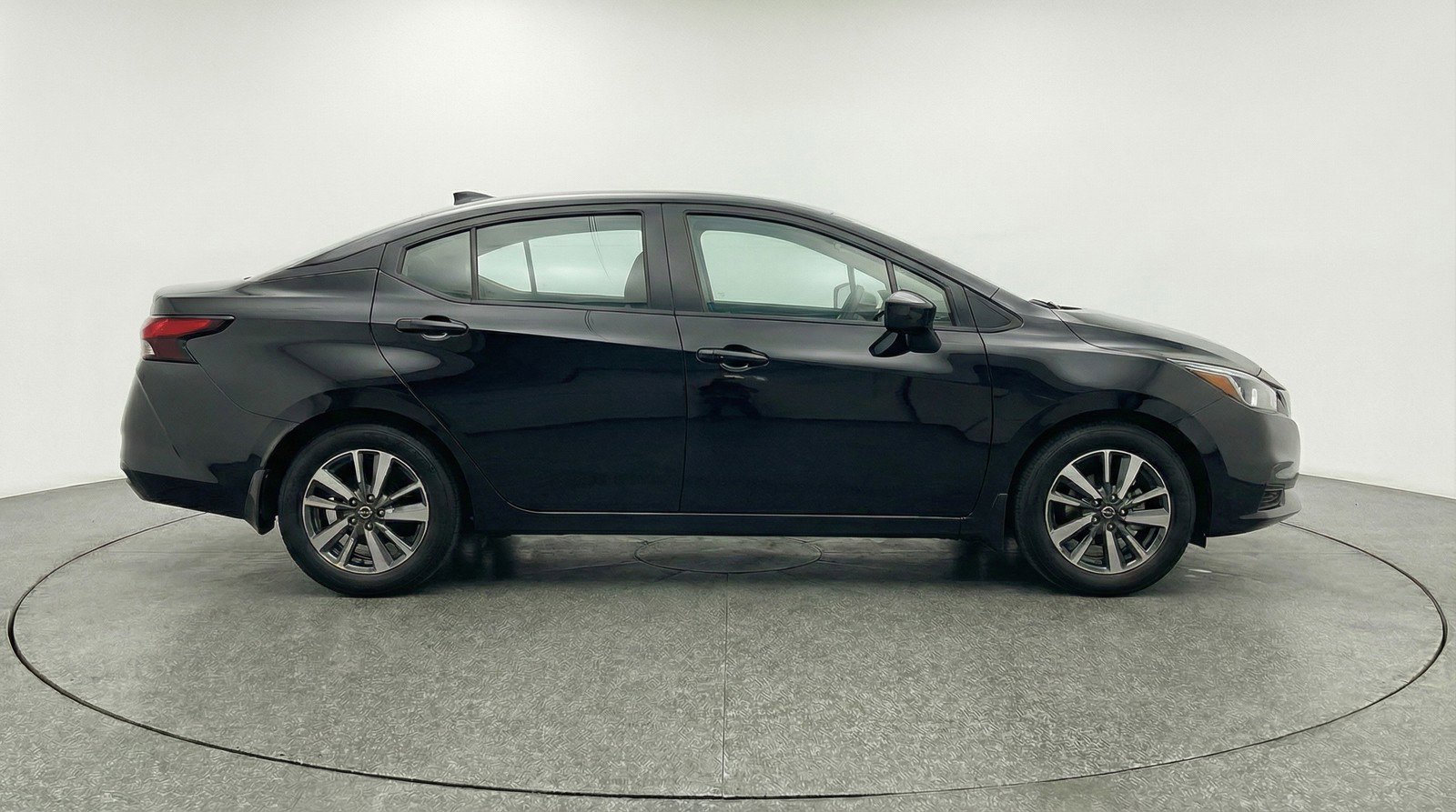 Used 2025 Nissan Versa SV FWD image 11