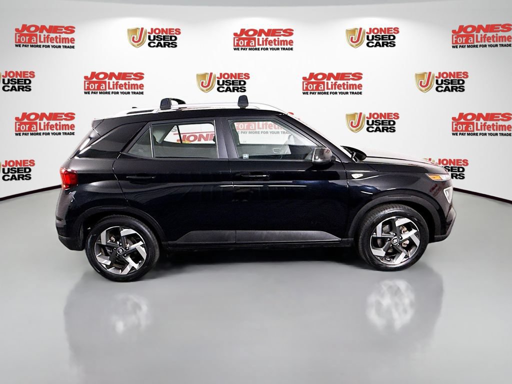 Certified 2021 Hyundai Venue SEL FWD image 16