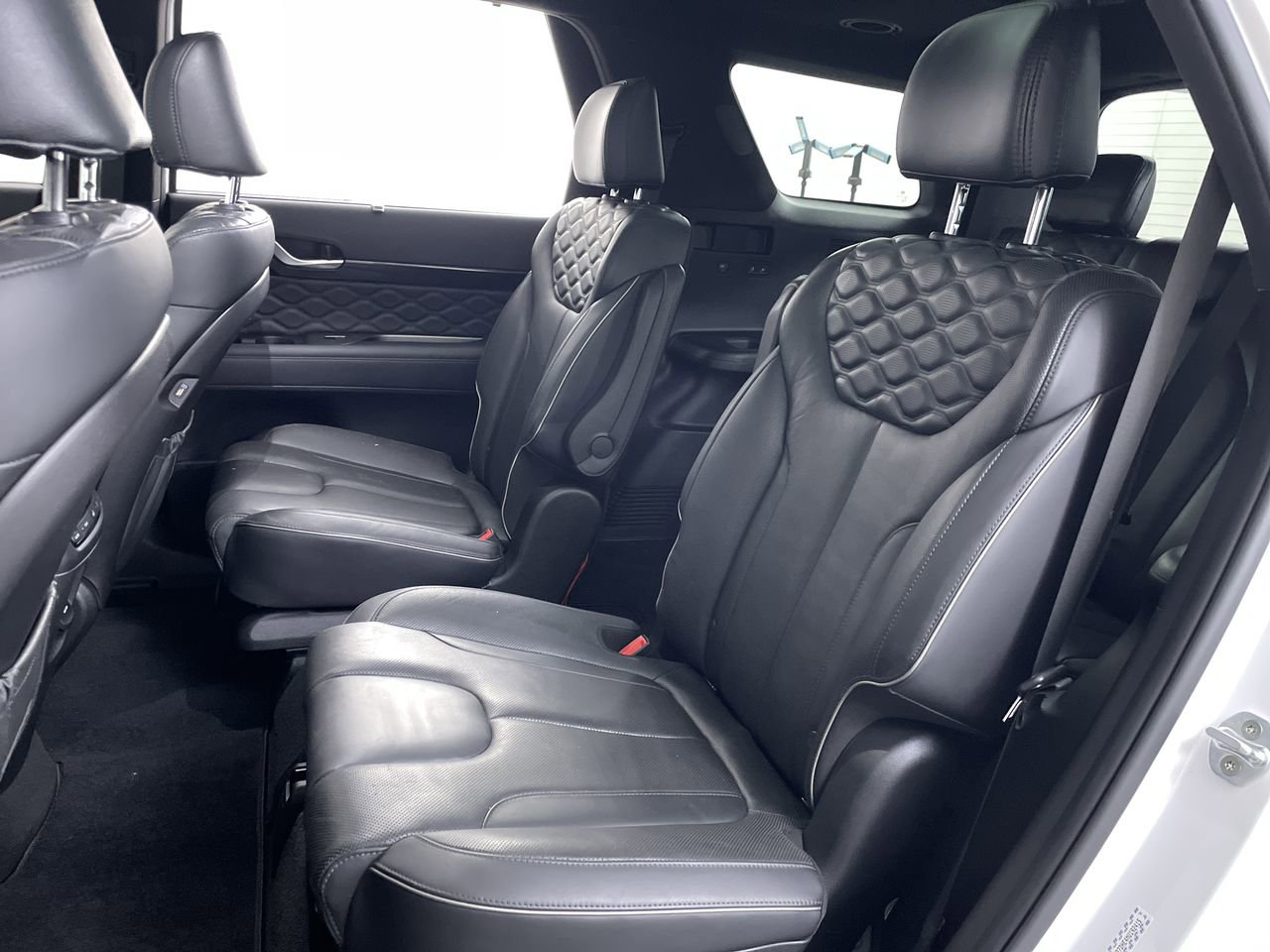 Used 2021 Hyundai Palisade Calligraphy image 23