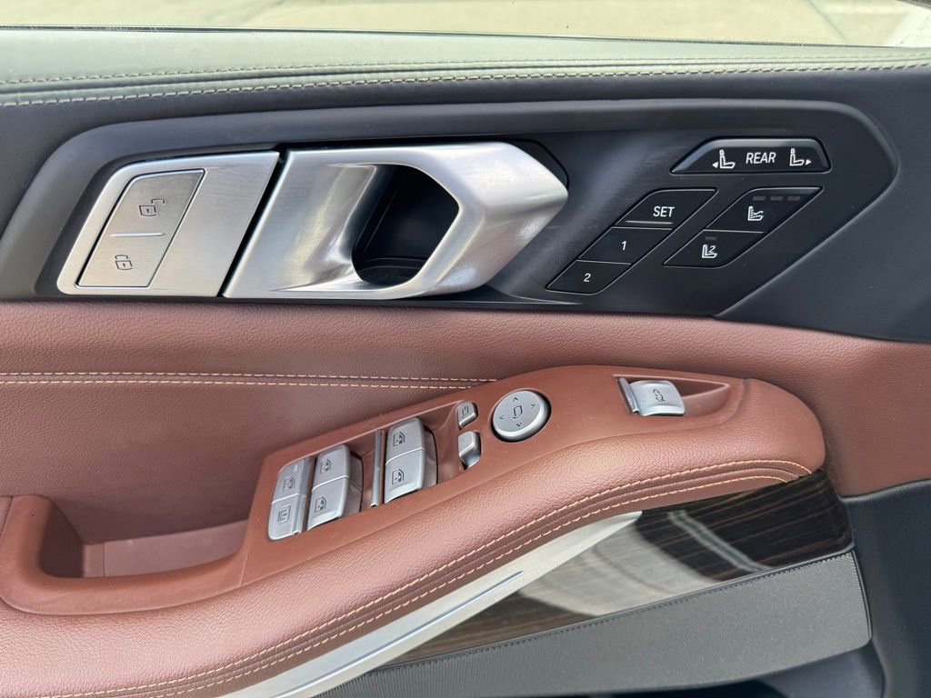 Used 2020 BMW X7 M50i w/ Executive Package image 19