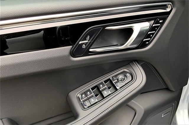 New 2025 Porsche Macan image 28