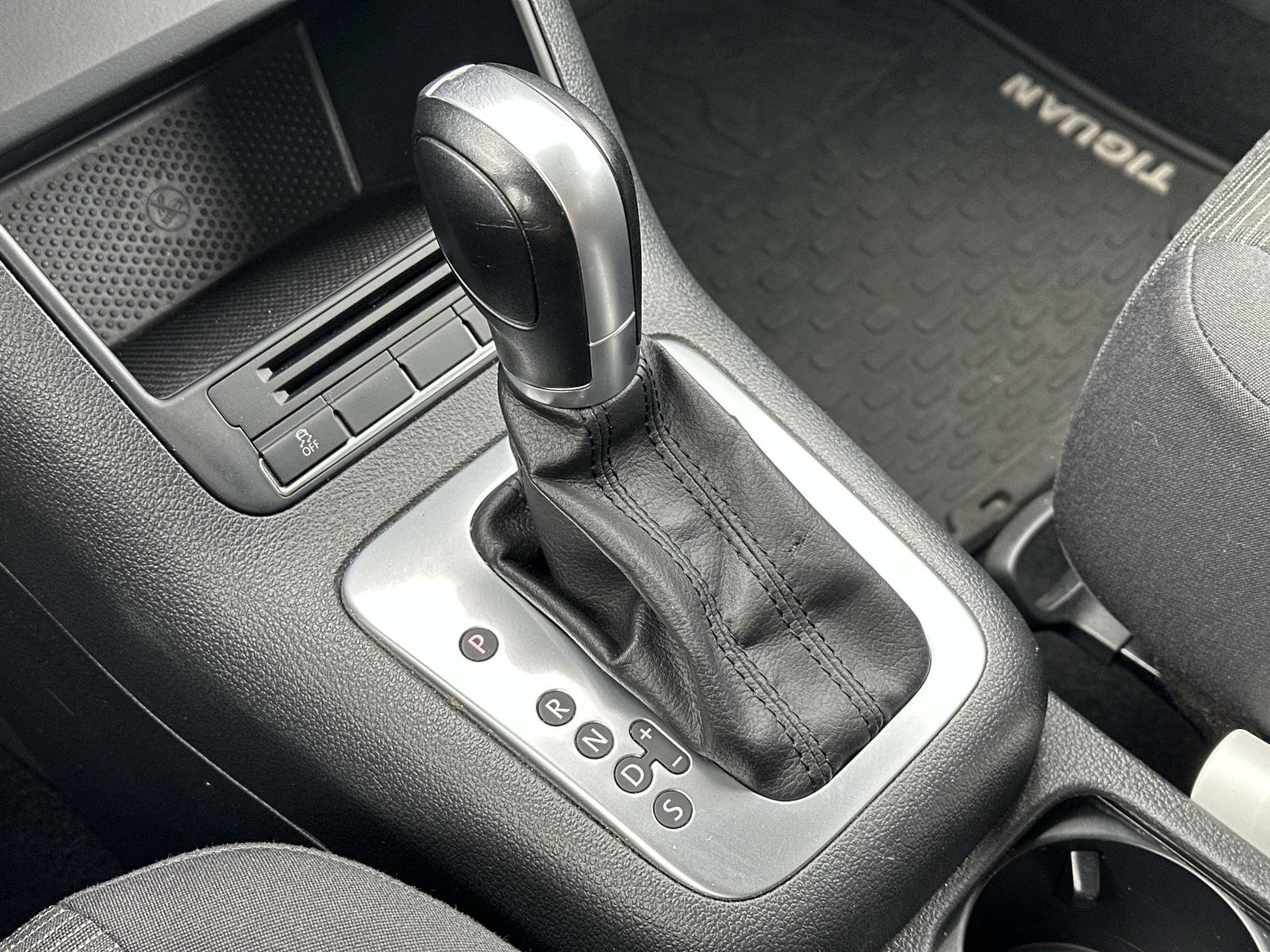 Used 2017 Volkswagen Tiguan Limited image 28