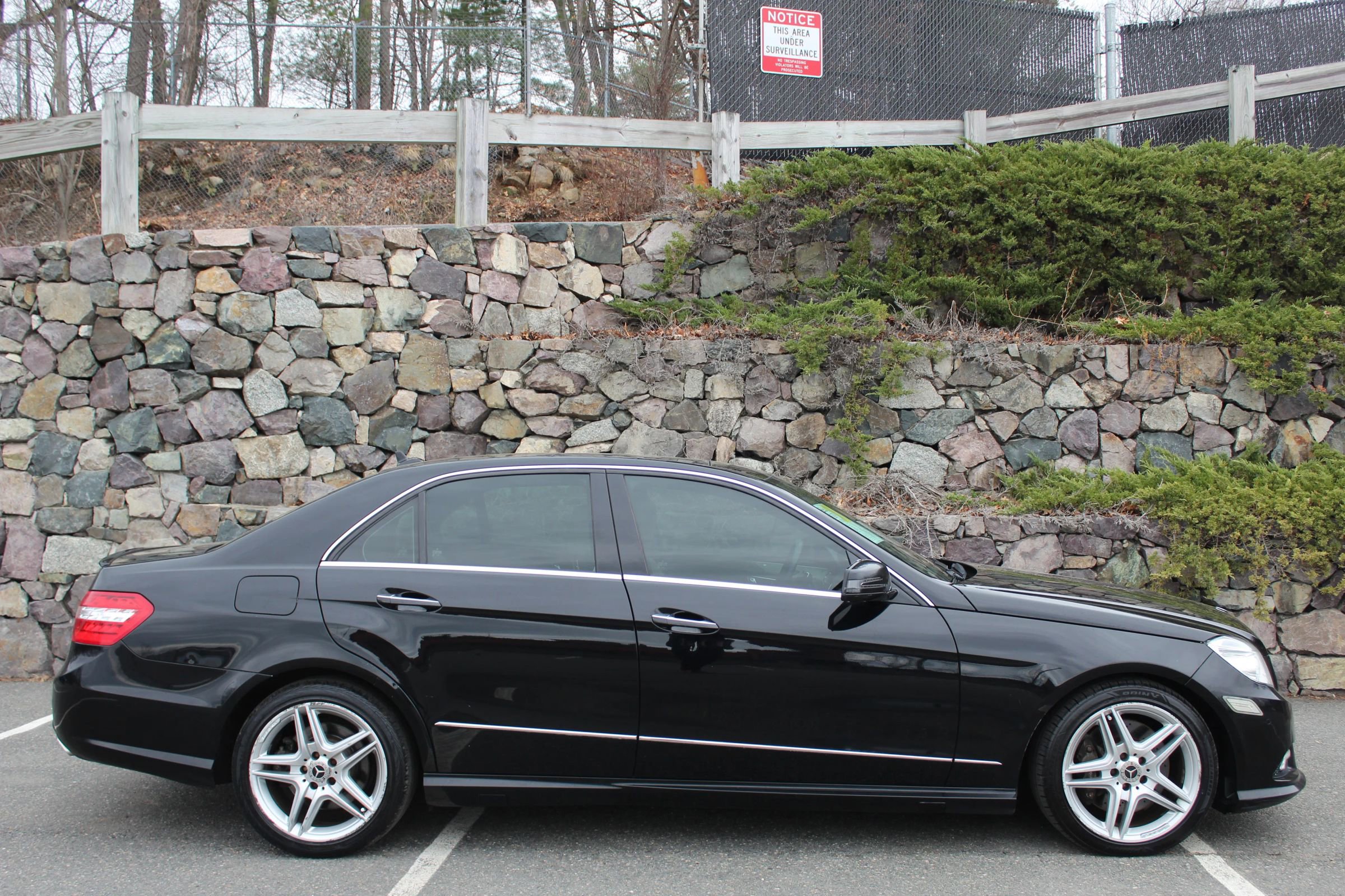Used 2011 Mercedes-Benz E 550 4MATIC Sedan image 5
