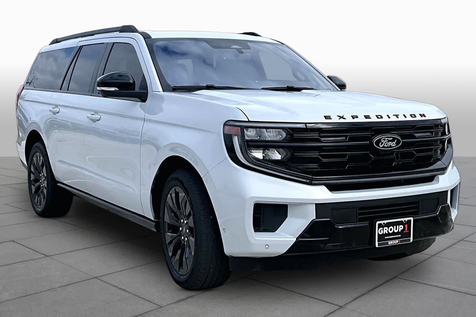 Used 2025 Ford Expedition Max Platinum w/ Stealth Appearance Package AWD/4WD image 2