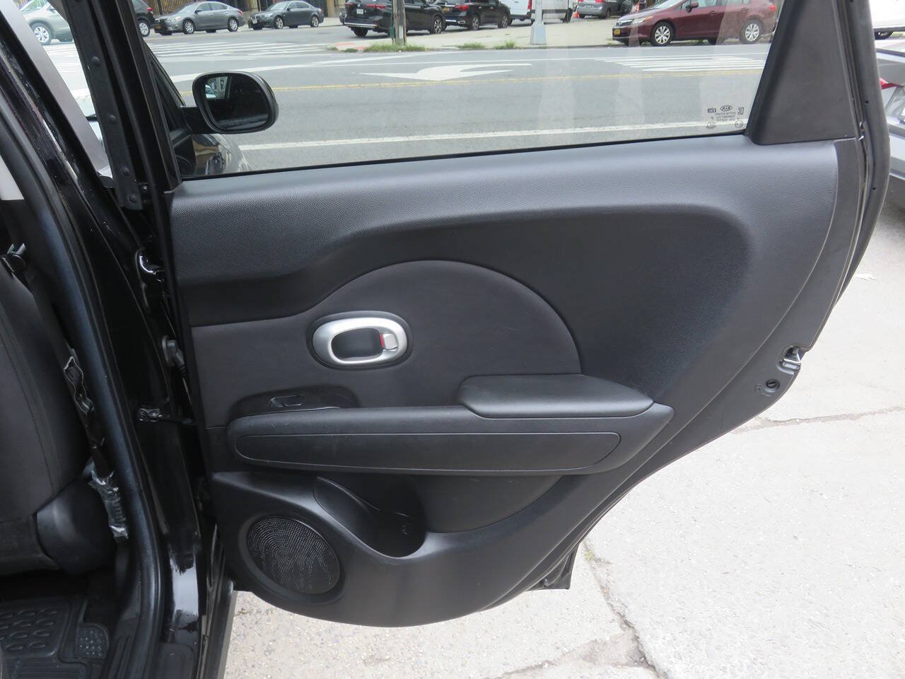 Used 2015 Kia Soul FWD image 25