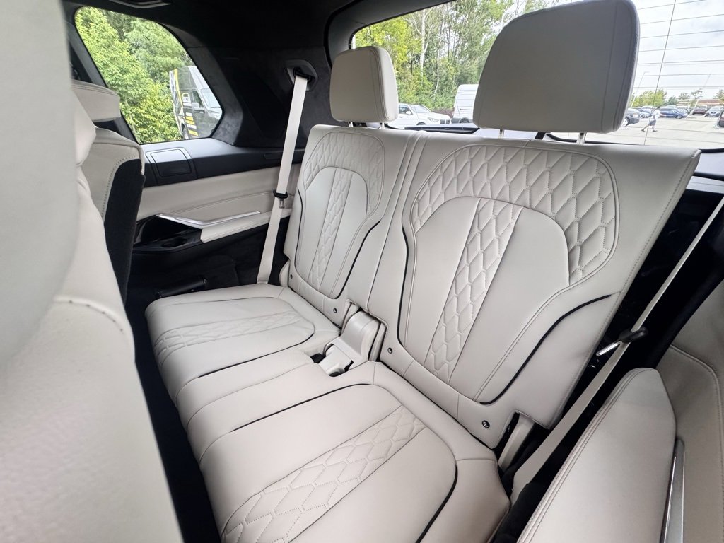 Used 2026 BMW X7 xDrive40i w/ Executive Package image 22