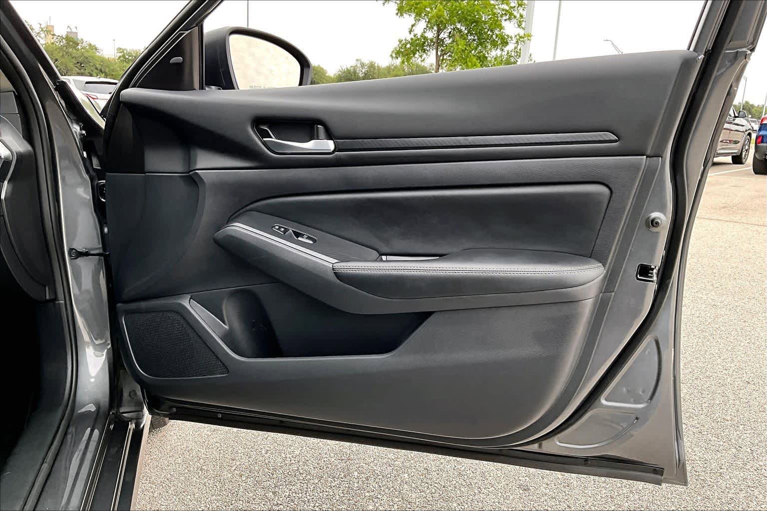 Used 2025 Nissan Altima 2.5 SV FWD image 23