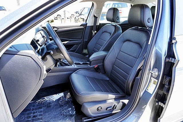 Used 2024 Volkswagen Jetta SE FWD image 21