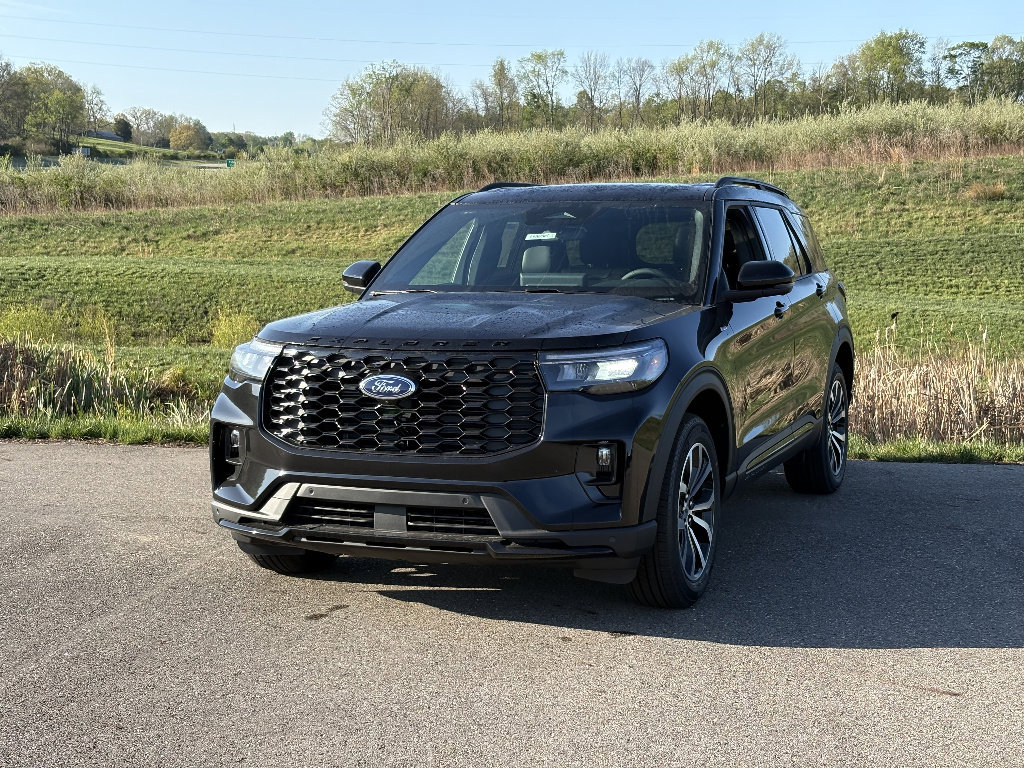 New 2026 Ford Explorer ST-Line AWD/4WD image 1