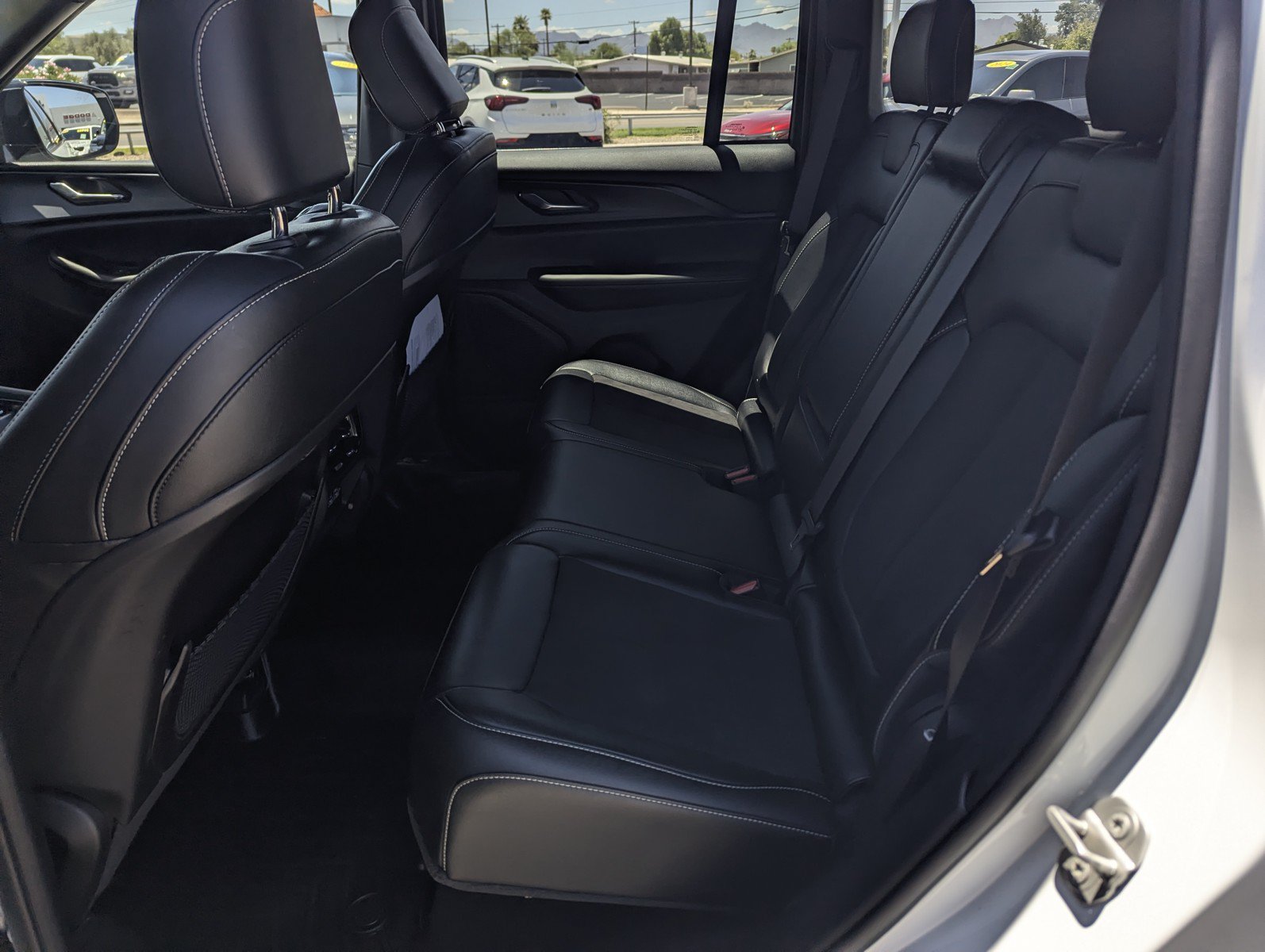 Used 2024 Jeep Grand Cherokee Altitude AWD/4WD image 8