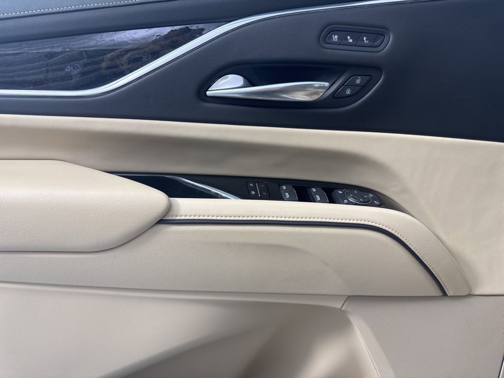 Used 2021 Cadillac Escalade Premium Luxury w/ Performance Package image 13
