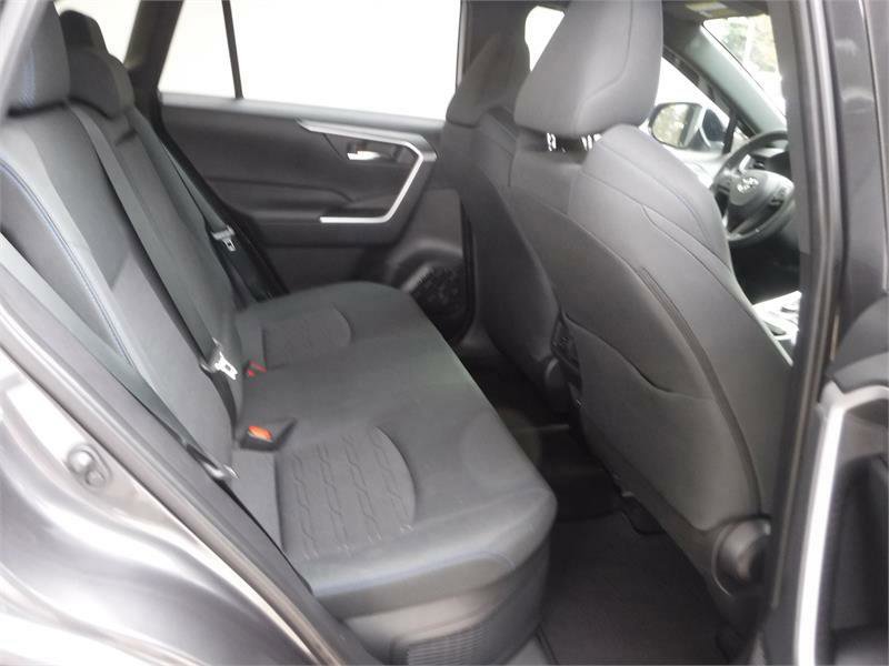 Used 2022 Toyota RAV4 SE image 5