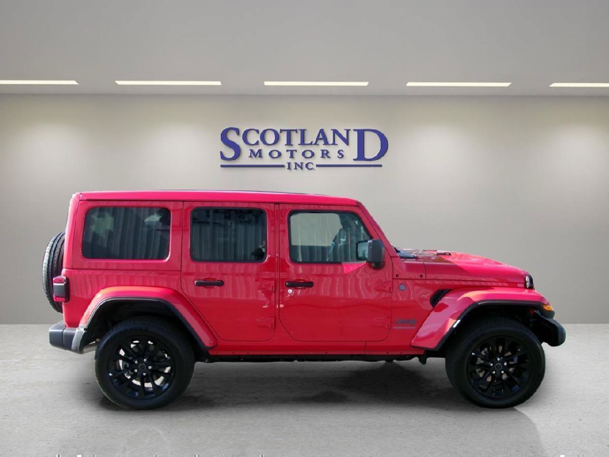 Used 2025 Jeep Wrangler Unlimited Sahara w/ Safety Group AWD/4WD image 5
