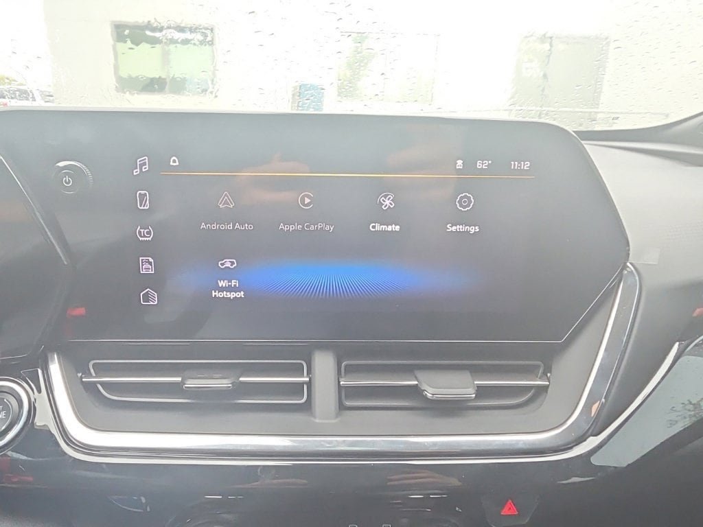 Used 2025 Chevrolet Trax RS w/ Sunroof Package FWD image 17
