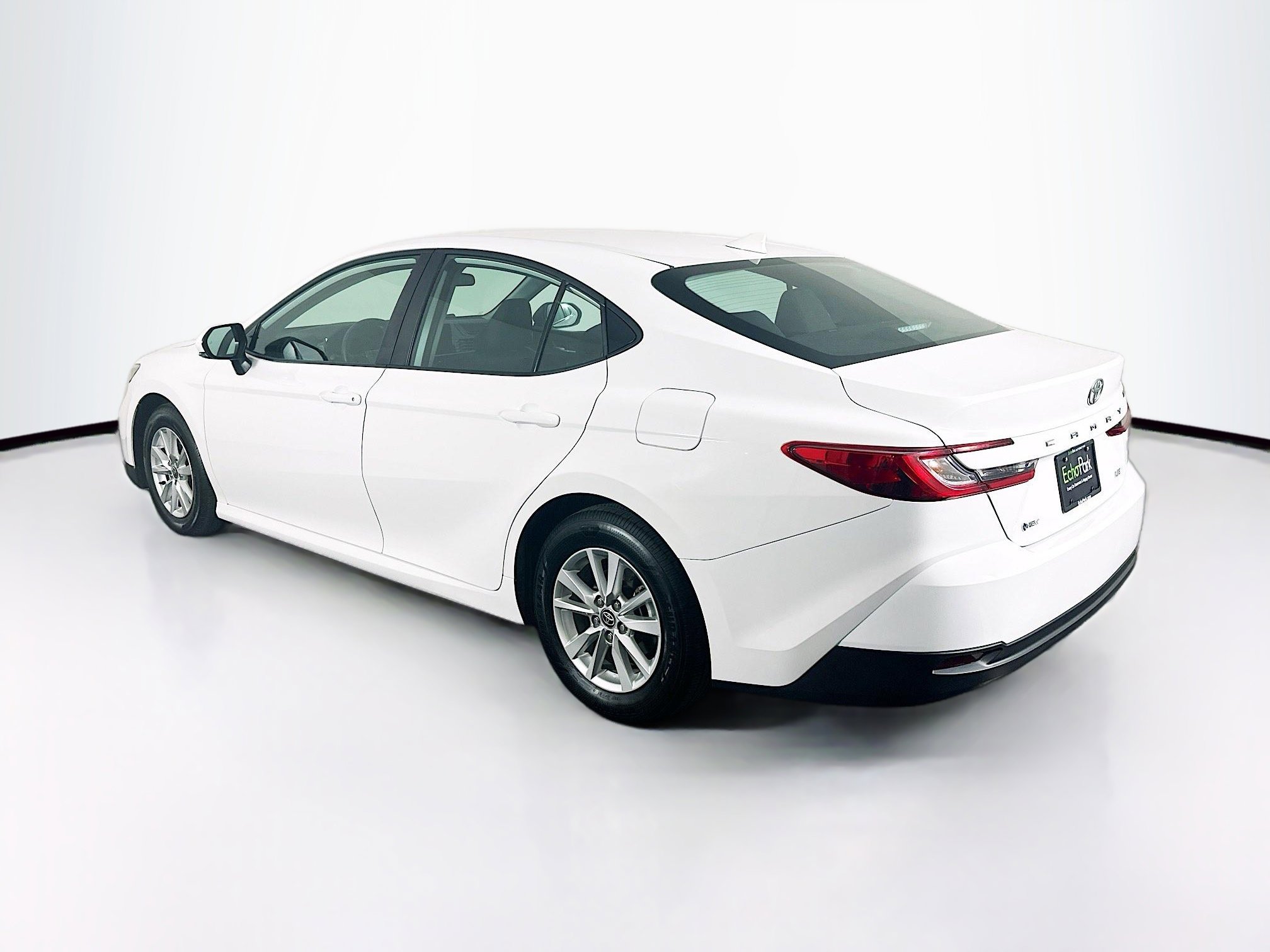 Used 2025 Toyota Camry LE image 5