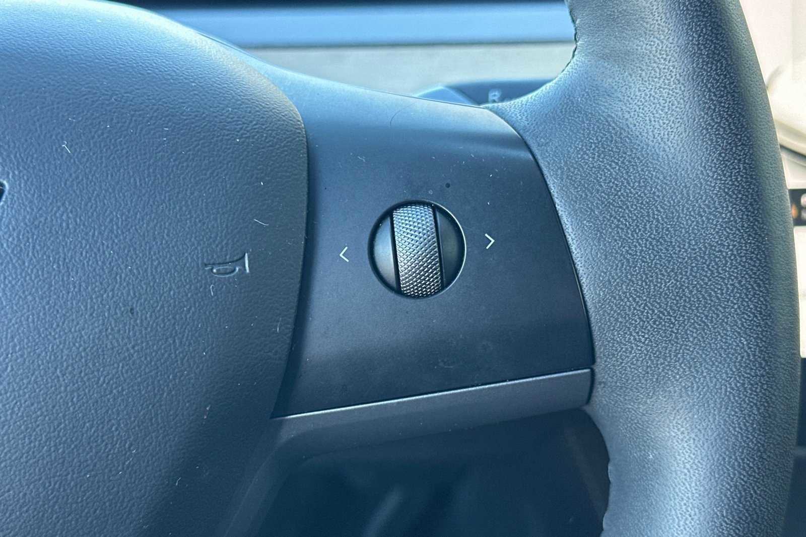 Used 2021 Tesla Model Y Long Range image 31