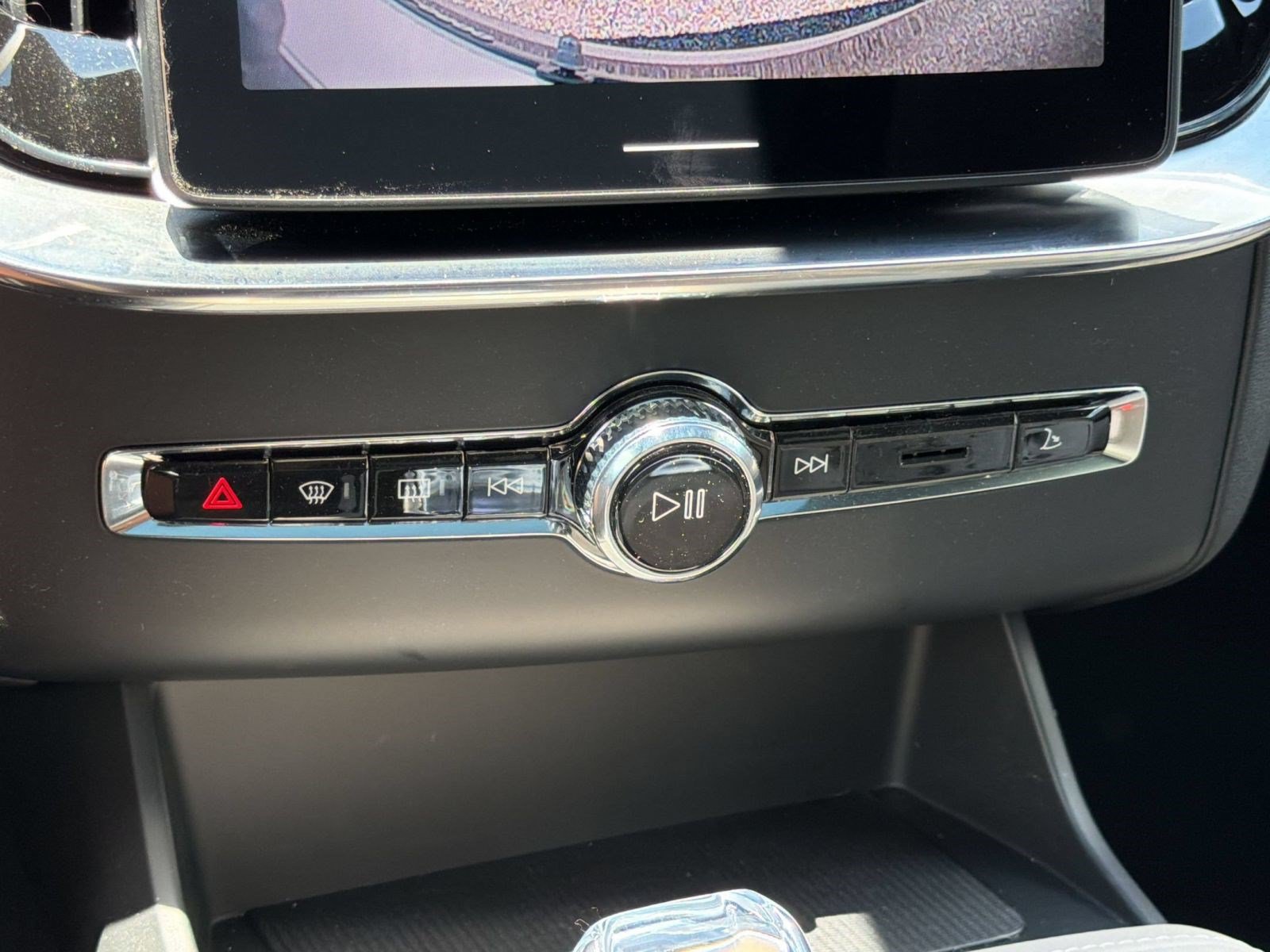 Certified 2025 Volvo XC90 B6 Core AWD/4WD image 18