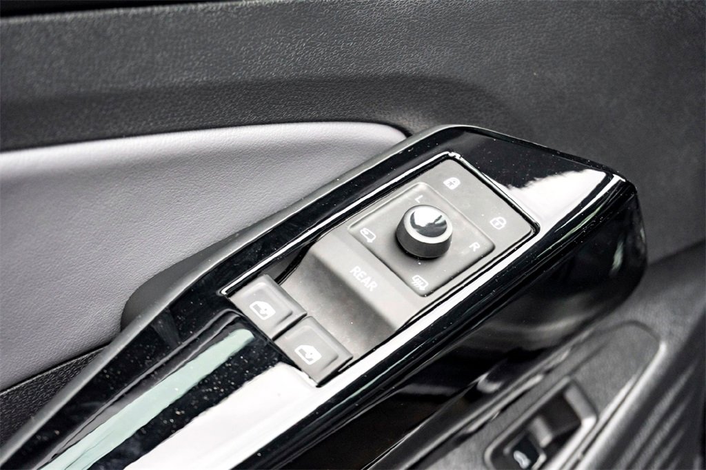 Used 2023 Volkswagen ID.4 Pro S Plus image 11