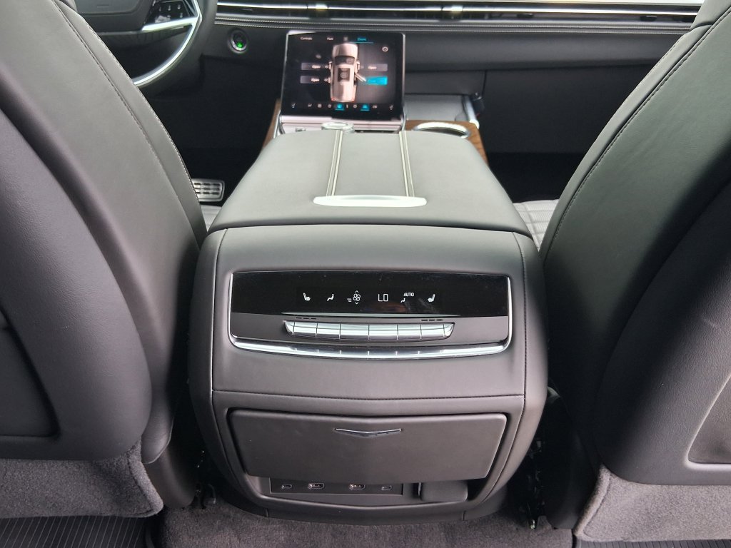 Used 2025 Cadillac Escalade Sport Platinum AWD/4WD image 28
