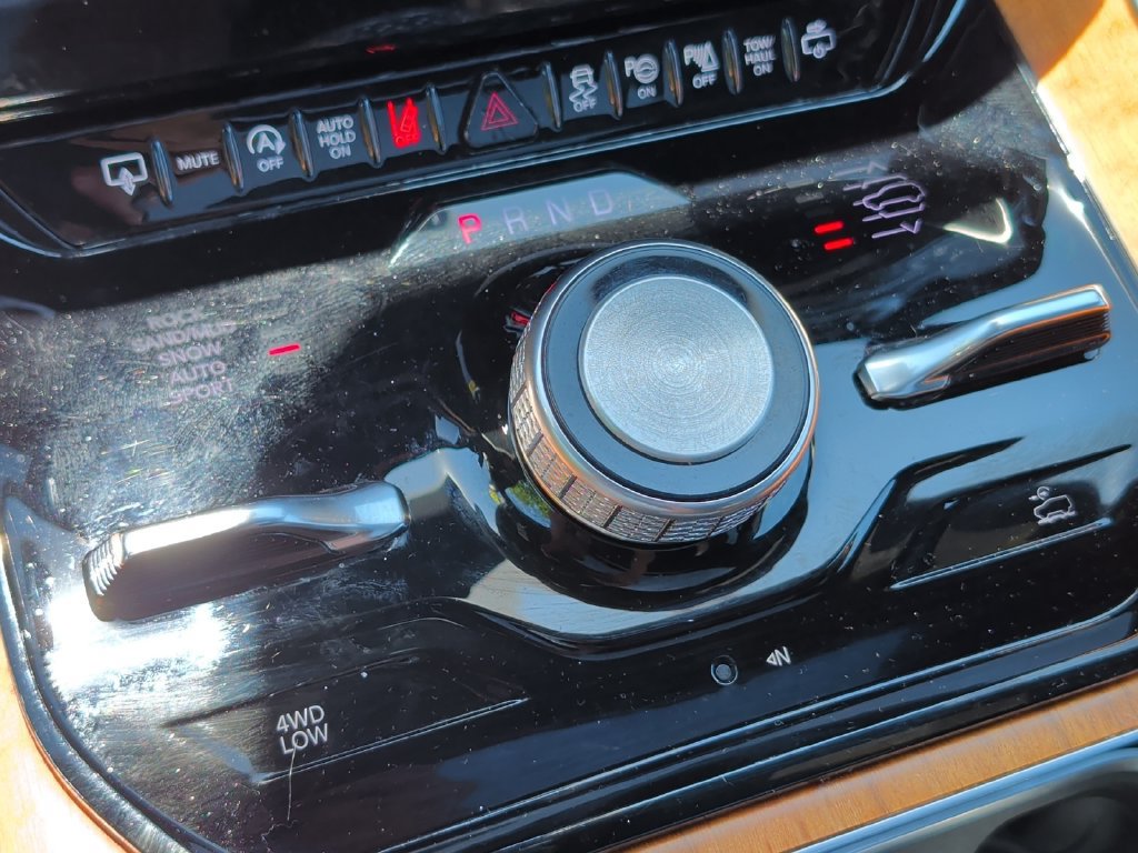Used 2024 Jeep Grand Wagoneer L Series III AWD/4WD image 24