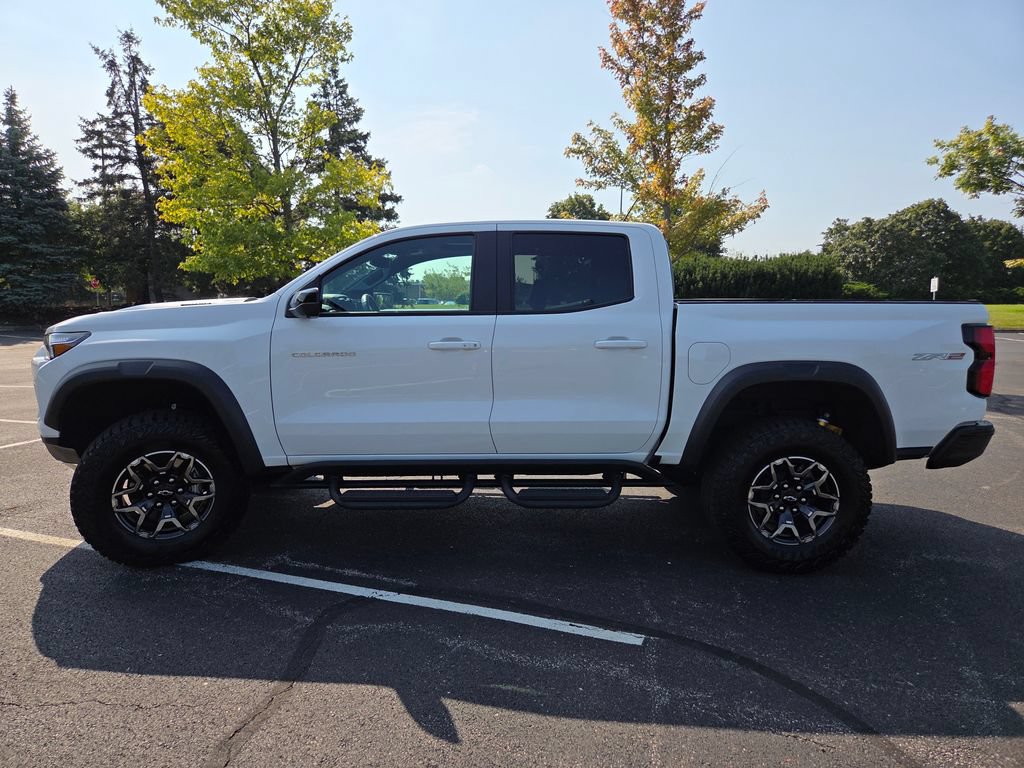 Used 2025 Chevrolet Colorado ZR2 w/ Technology Package AWD/4WD image 27