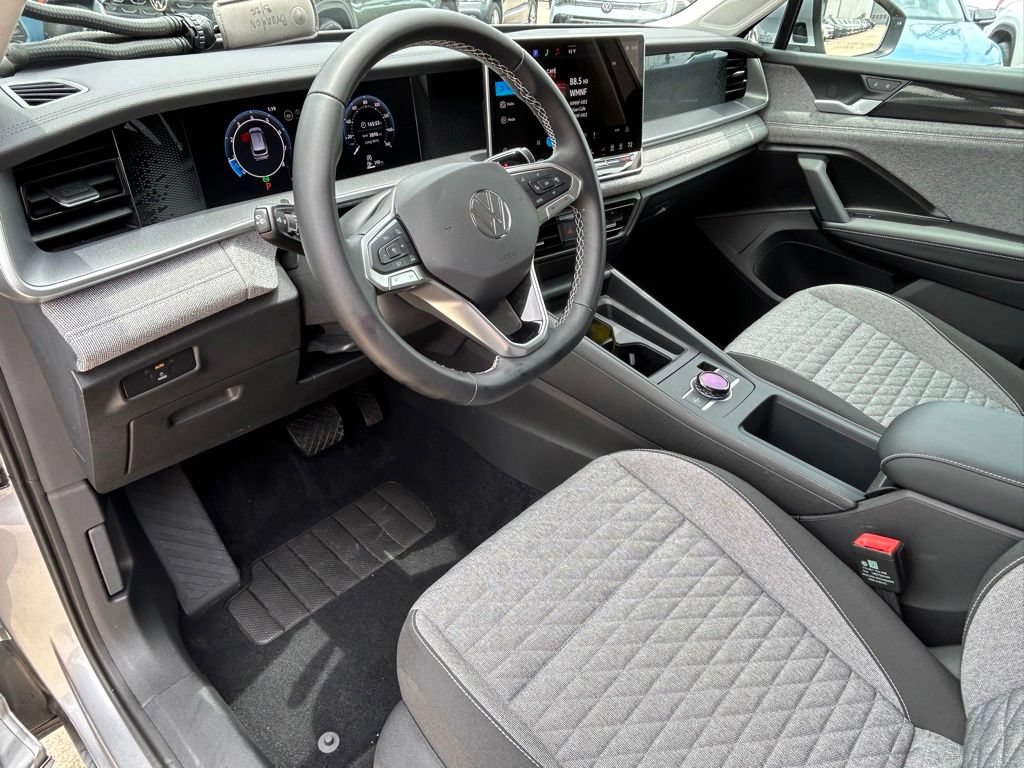 Certified 2025 Volkswagen Tiguan S FWD image 18